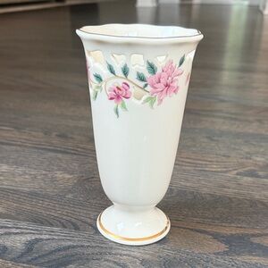 Lenox Barrington Pierced China Floral Vase Cream pink flowers & Gold Accent VTG